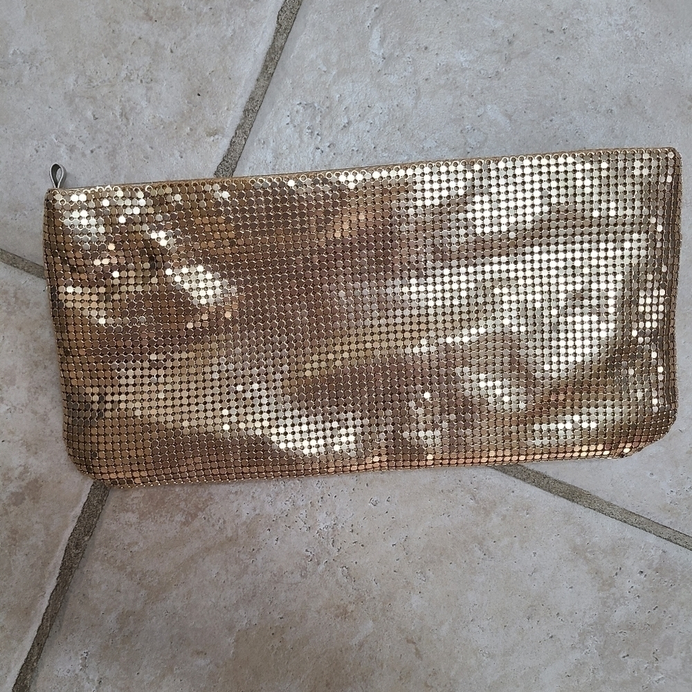 Host pick!!⭐Guess gold clutch